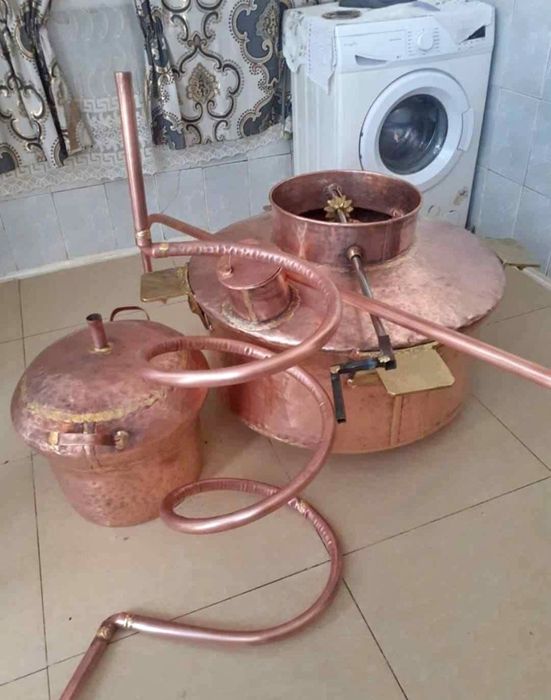 Vând un cazan de țuică din cupru alimentar capacitate de 150l cu fundu