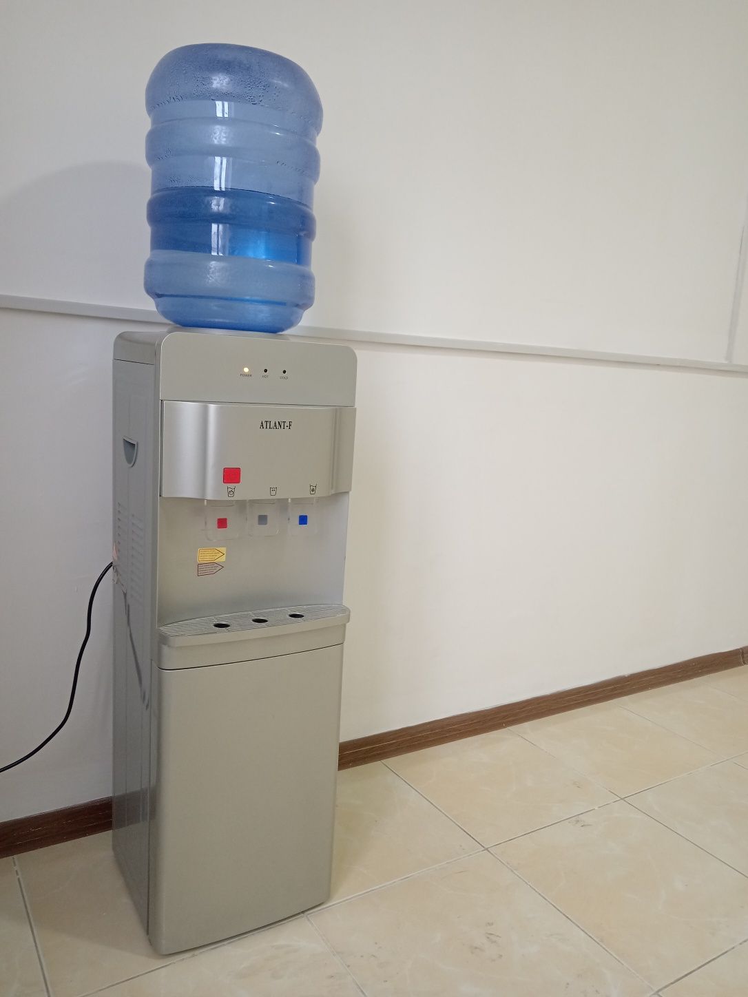 Ofis mebellari sotiladi