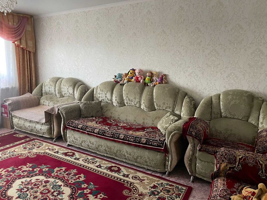 Продам набор мягкой мебели: диван, соуфа, два кресла.
