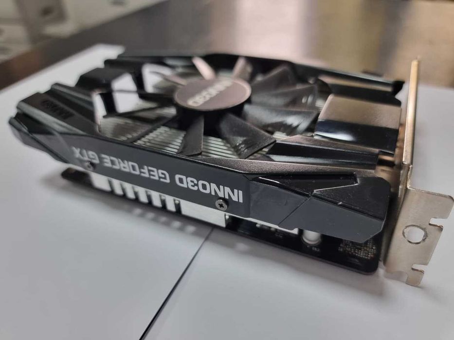 GeForce GTX-1650 4GB GDDR6 тихая, холодная, без доп питания.