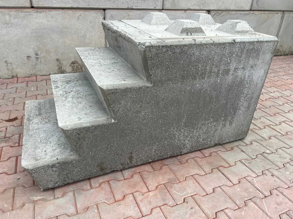 Bloc scara din beton 160 x 80 x 80 cm - cu inaltime variabila