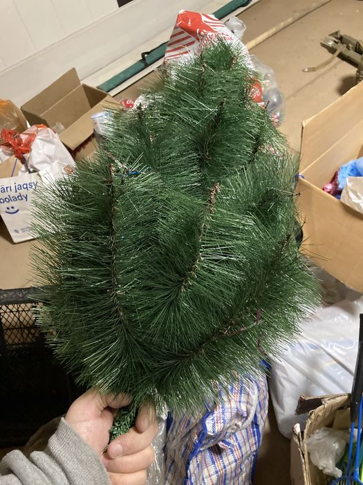 Елка искуственная и мишура