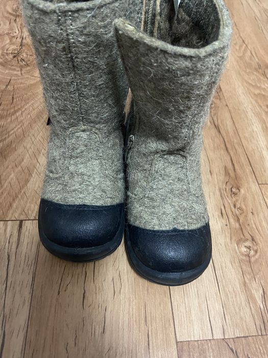 Продам обувь на мальчика, зимняя цена 5000 тг