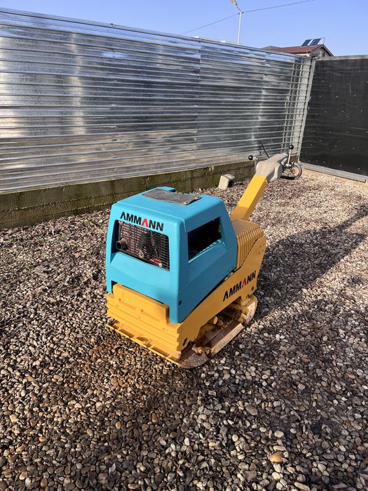 Manitou Incarcator buldo  excavator buldoexcavator bobcat compactor