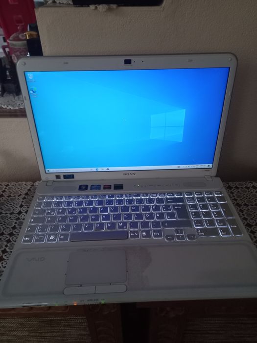 Leptop Sony Vayo i5