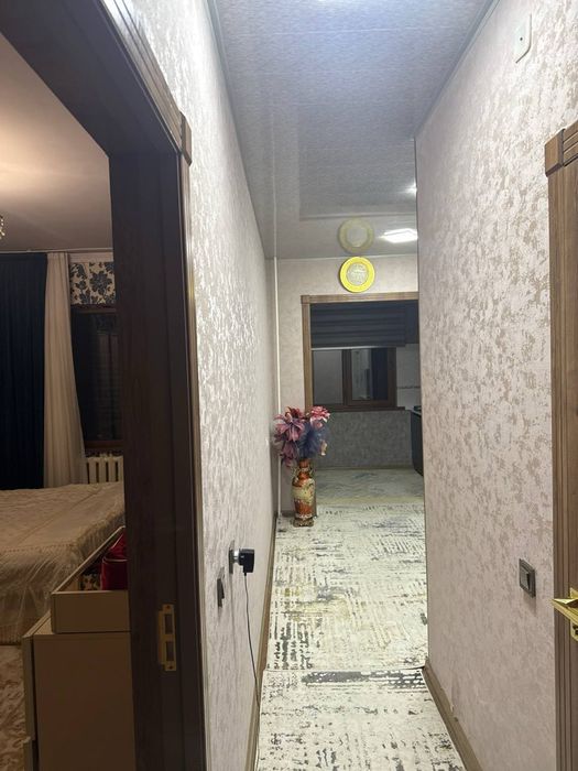 Юнусобод 14 квартал 1 этаж 2 хонали уй йол юзида сотилади