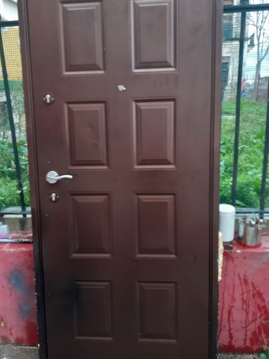 Vând ușă metalică