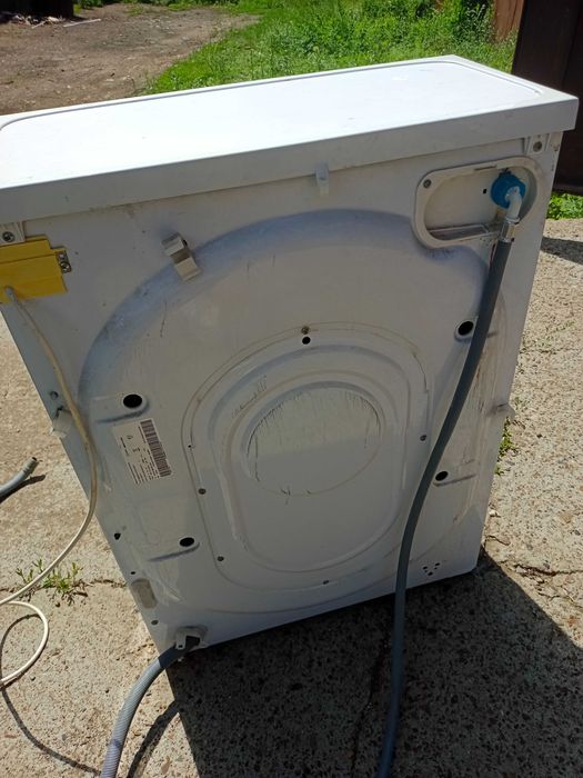 Продам стиральную машину indesit на запчасти