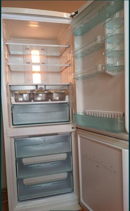 Combina Frigorifica Hotpoint Ariston cu vidare,No Frost,necesita freon