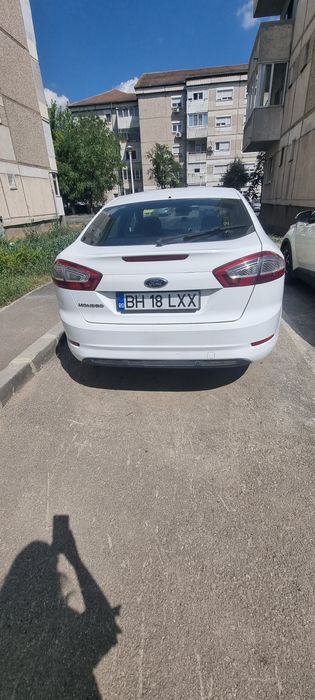 Autoturism Ford Mondeo