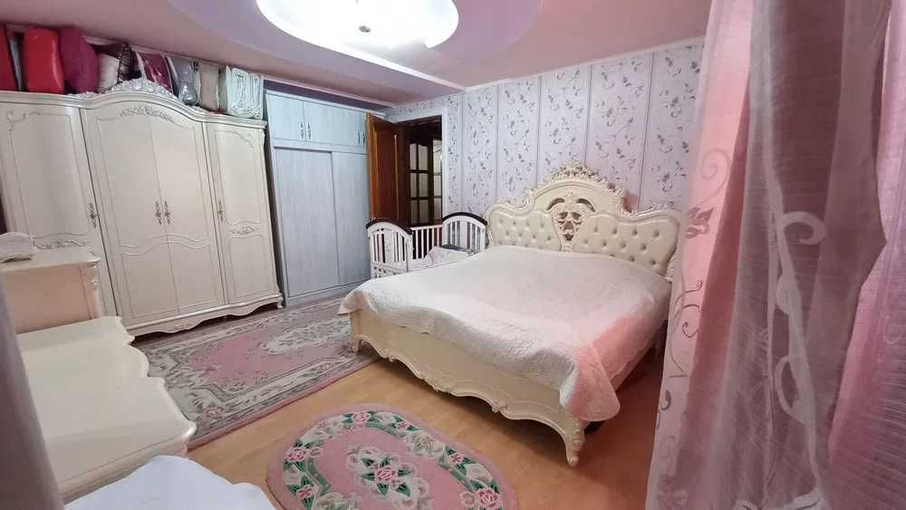 Беруний 2в3/1/4. Банковская. Супер локация. Кирпич  Метро 250м. 90м2.