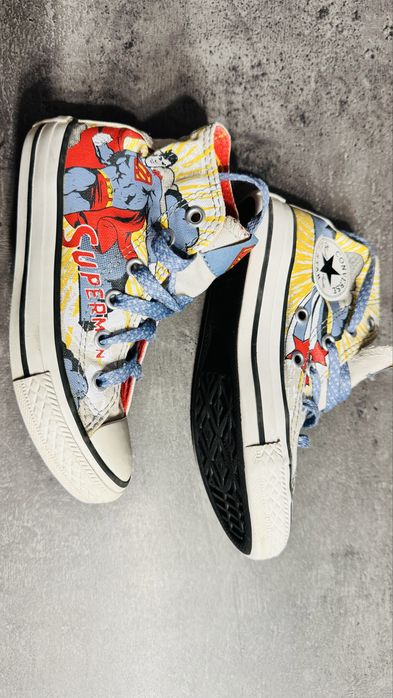2 perechi Tenisi Converse Batman 28,5 si Superman 29, editie limitata