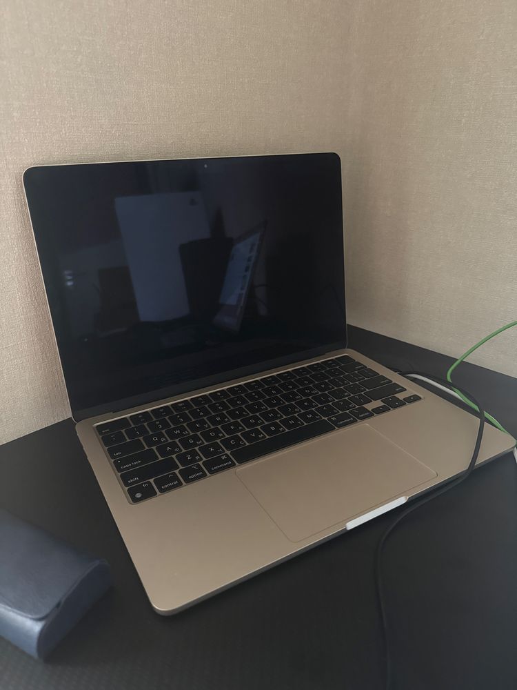 Makbook air m2, 13,6, ssd 256, ram 8, 100% battery