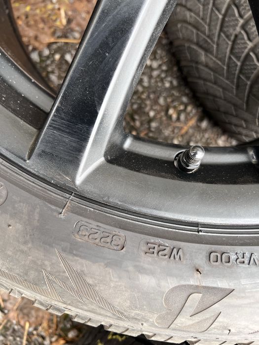 Bridgestone зимни 225 55 18 + джанти Autec 5 108