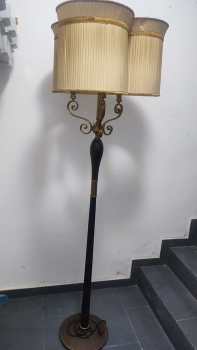 Vând lampadar vechi