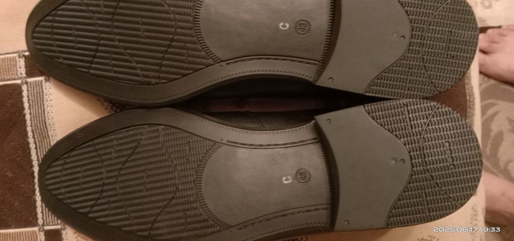 Продам че́рные кожаные туфли