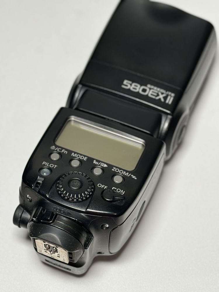 Продам фотоаппарат Canon EOS 5D Mark lll + объектив+флешка 64гб
