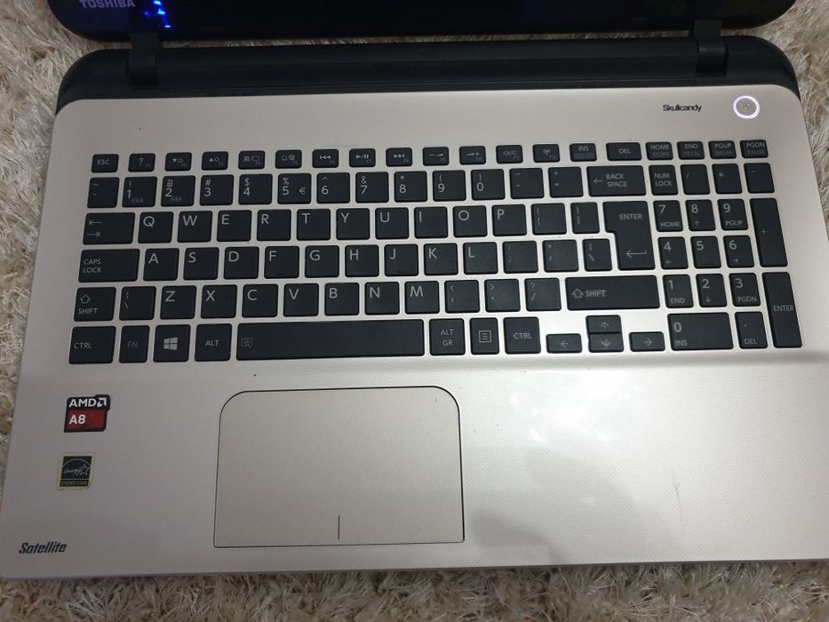 Vând laptop Toshiba