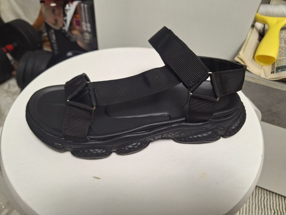 Сандали 37 размер .