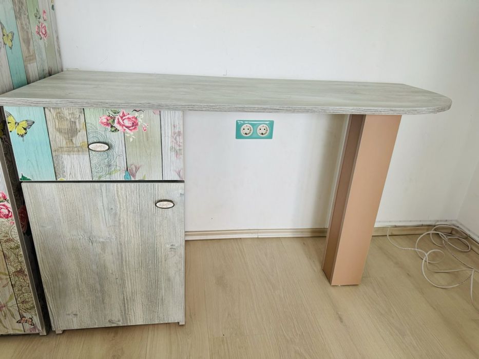 Гардероб, бюро и нощно шкафче