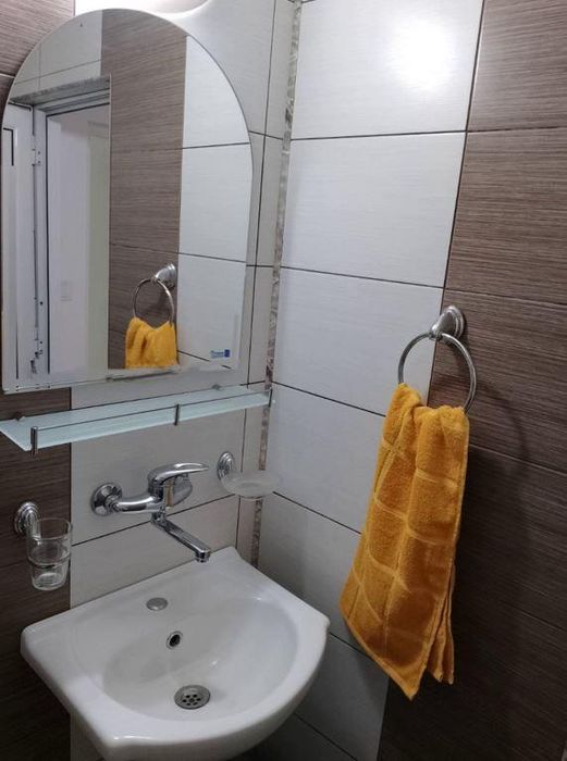 Дава се под наем Двустаен апартамент в Бургас, Център - 65 кв.м за 459 € - Снимка #5
