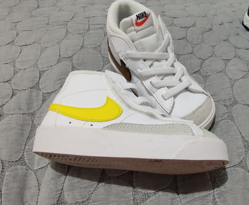 Ботуши 22, 23 и яке за момче 86