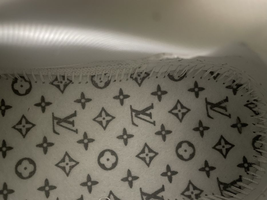 Adidasi Louis Vuitton trainers pe negru, marimea 42