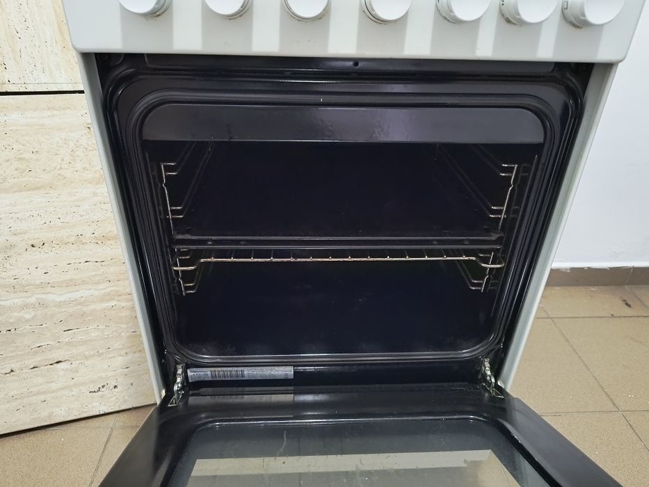 Aragaz cu cuptor electric Electrolux