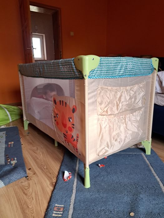 Vând pătuț pliant