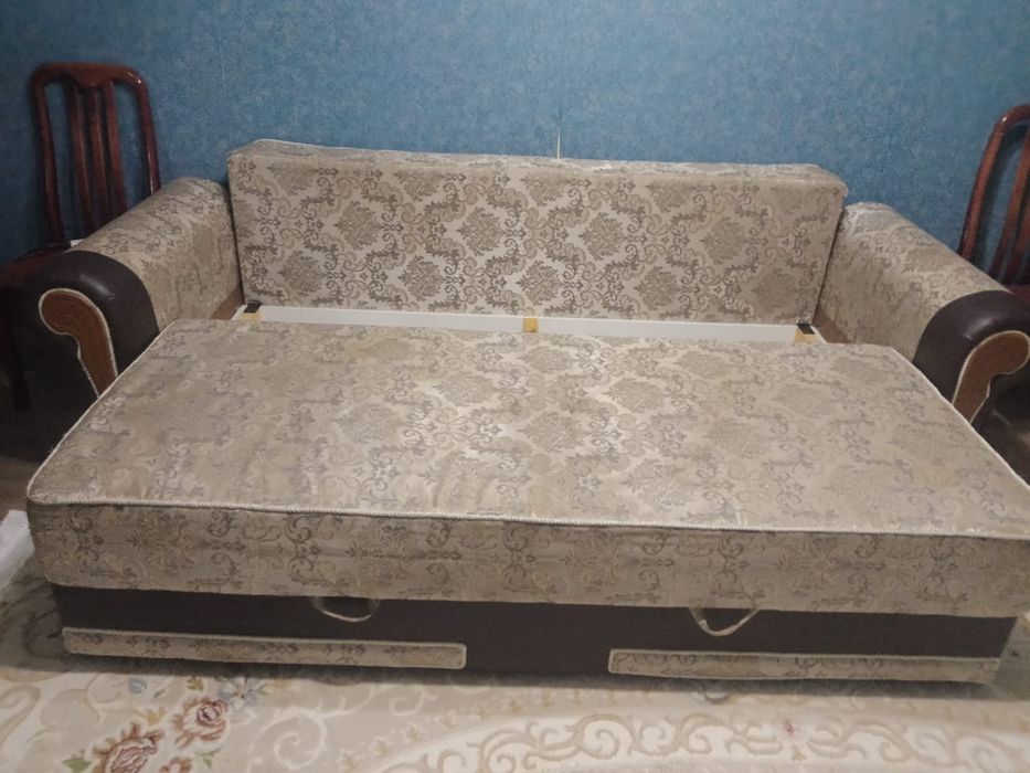 Продаётся диван.