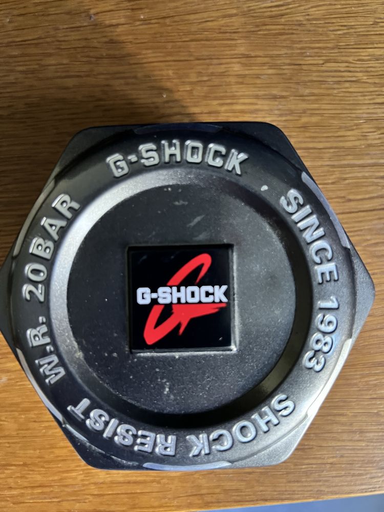 Casio G-Shock - червен камуфлаж