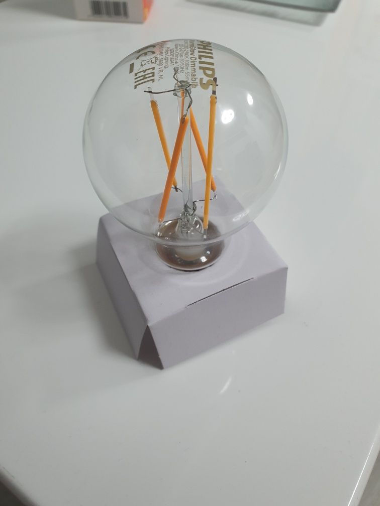 3 x becuri LED Philips cu filament clasic dimabile