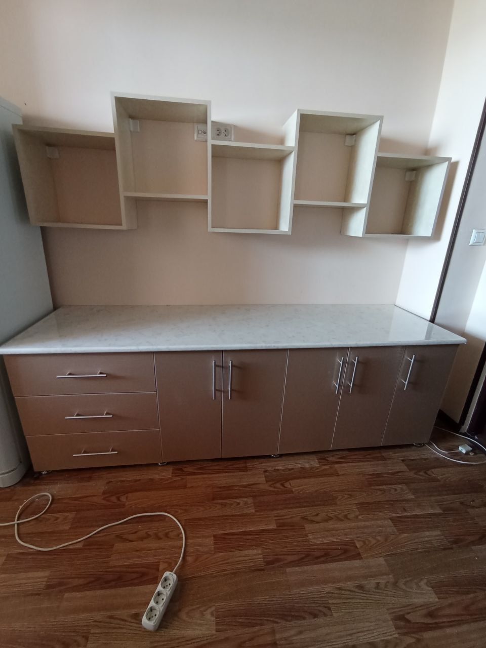 kuxinni,oshxona mebellar,va barcha turdagi mebellarni zakaz qiling