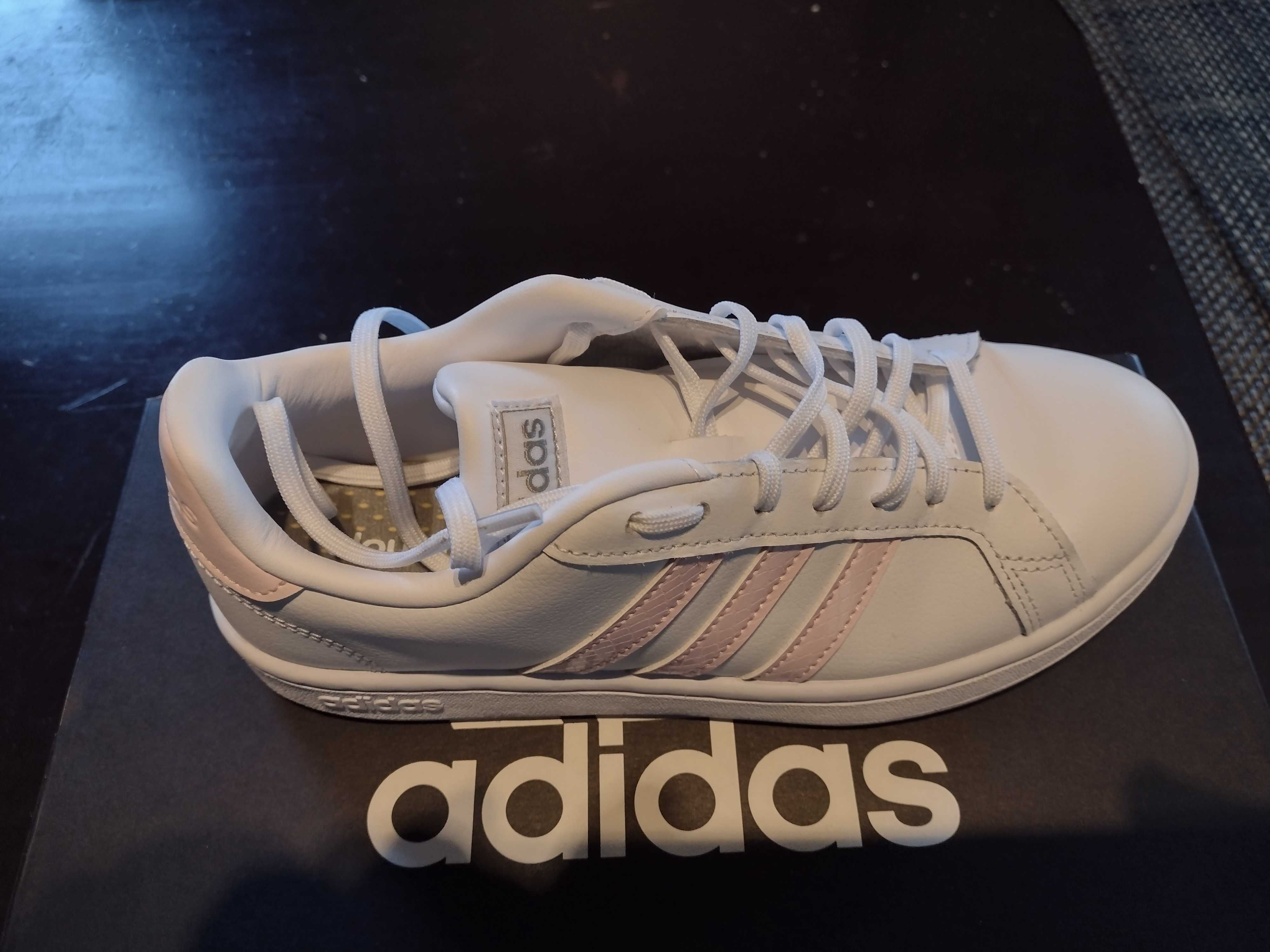 Маратонки Adidas 38