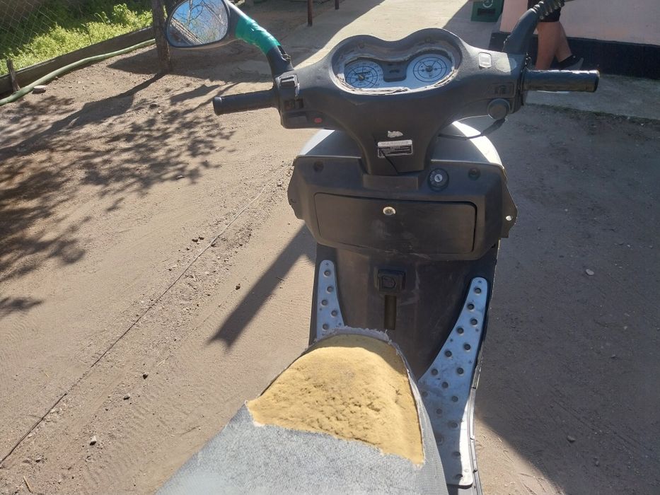 Vând scuter 80cc