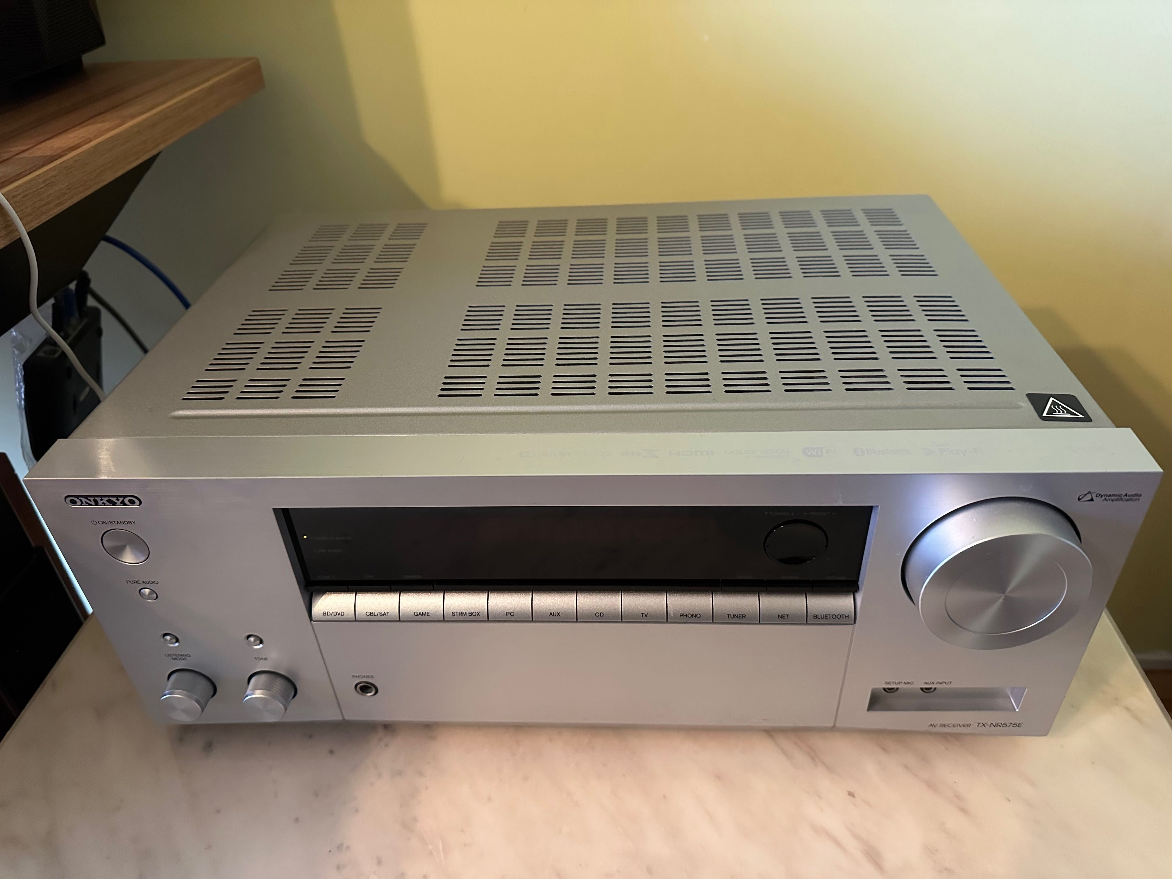 Продавам Onkyo TX-NR575E и колони Koda