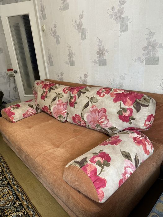 Диван тахта с подушками