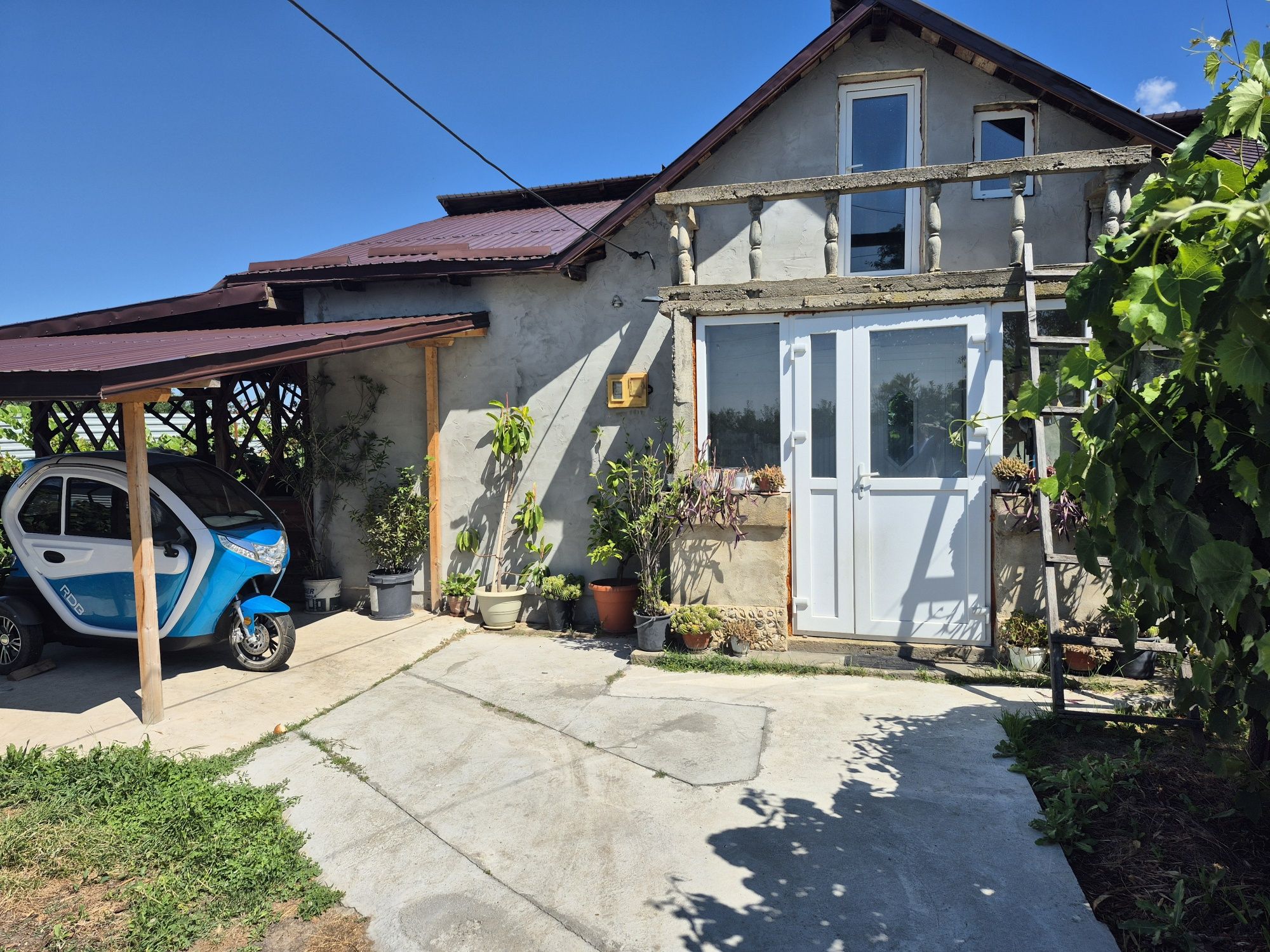 Vând casa Telești (Costesti)