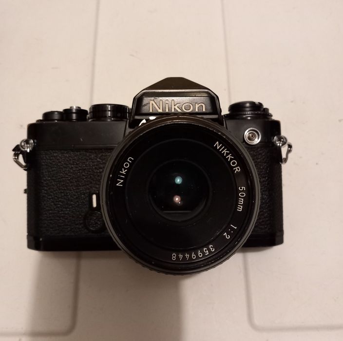 Aparat foto film Nikon FE + Nikkor 50mm f/2