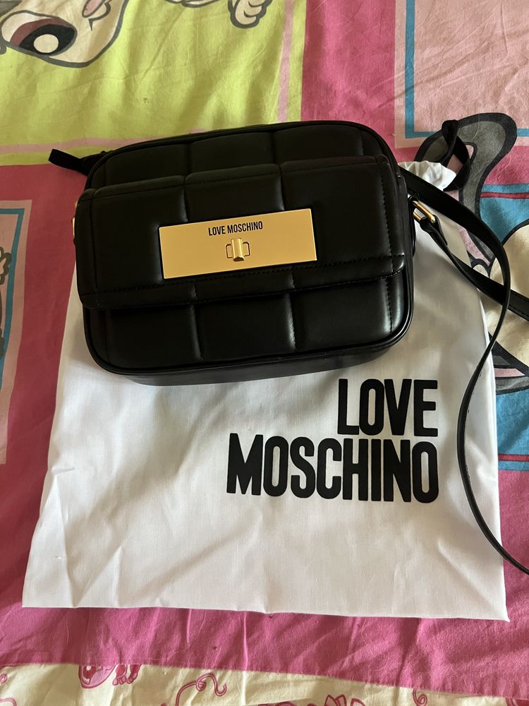 Geanta Moschino noua