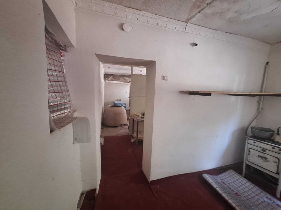 Урганч шахар марказида тайёр ишлаб турган нонвойхона сотилади