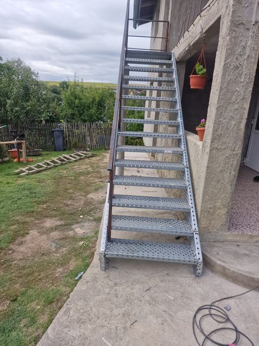 Scari metalice galvanizate