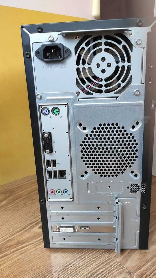 Настолен компютър Acer Aspire M1420