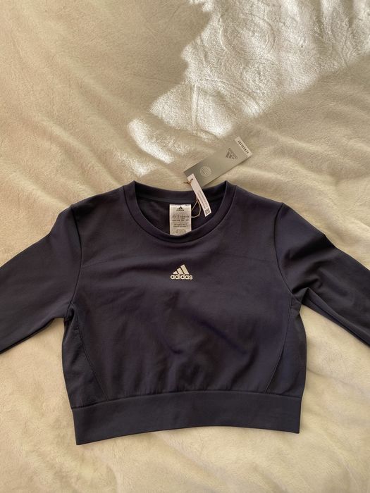 ⸻  Дамско горнище Adidas – чисто ново с етикет