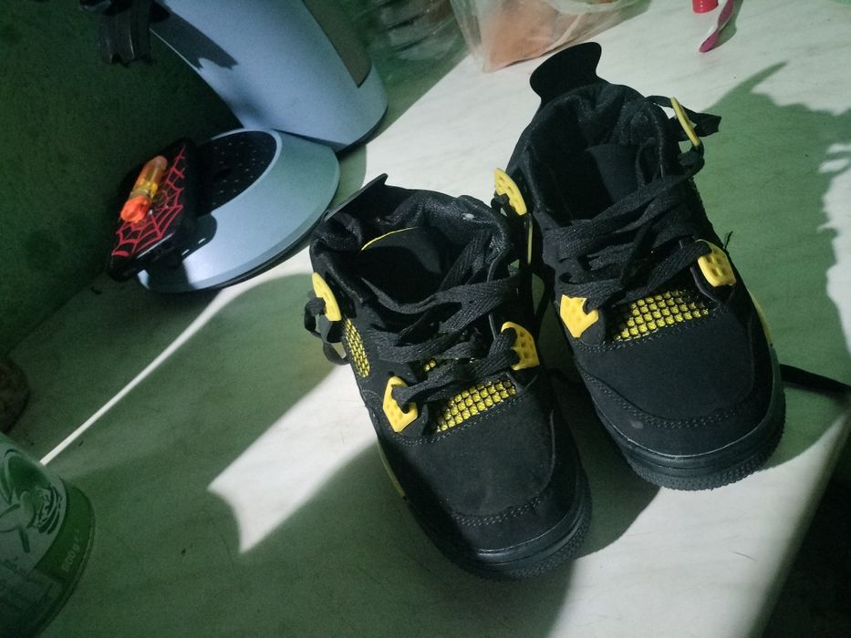 Vând Jordan 4 retro thunder moel 2023 originali