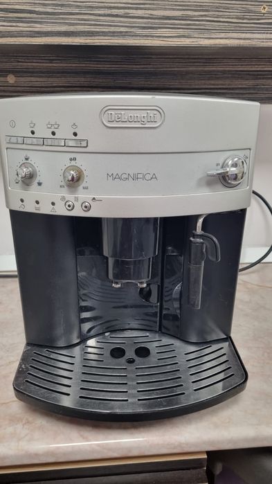 Vînd espresor DeLongi Magnifica