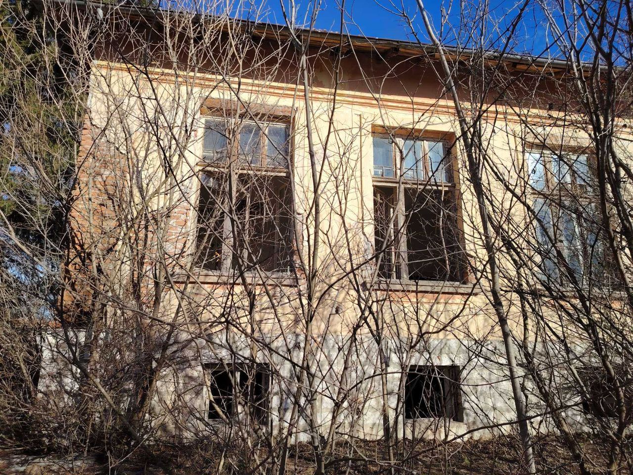 Продава се Промишлена сграда в с. Радомирци, Област Плевен - 9090 кв.м за 13 €/кв.м - Снимка #9