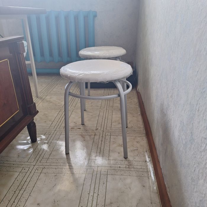 Продам стулья новые