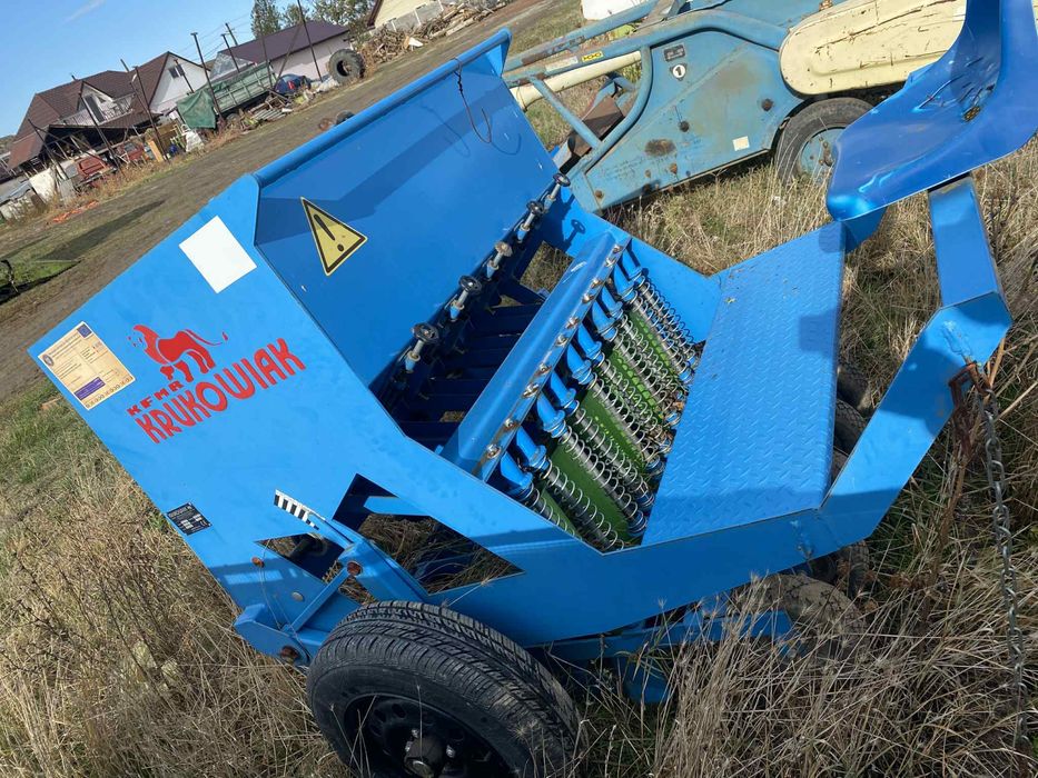 Linie complecta ceapa ,semanatoare,utilaj taiat frunze, masina de scos