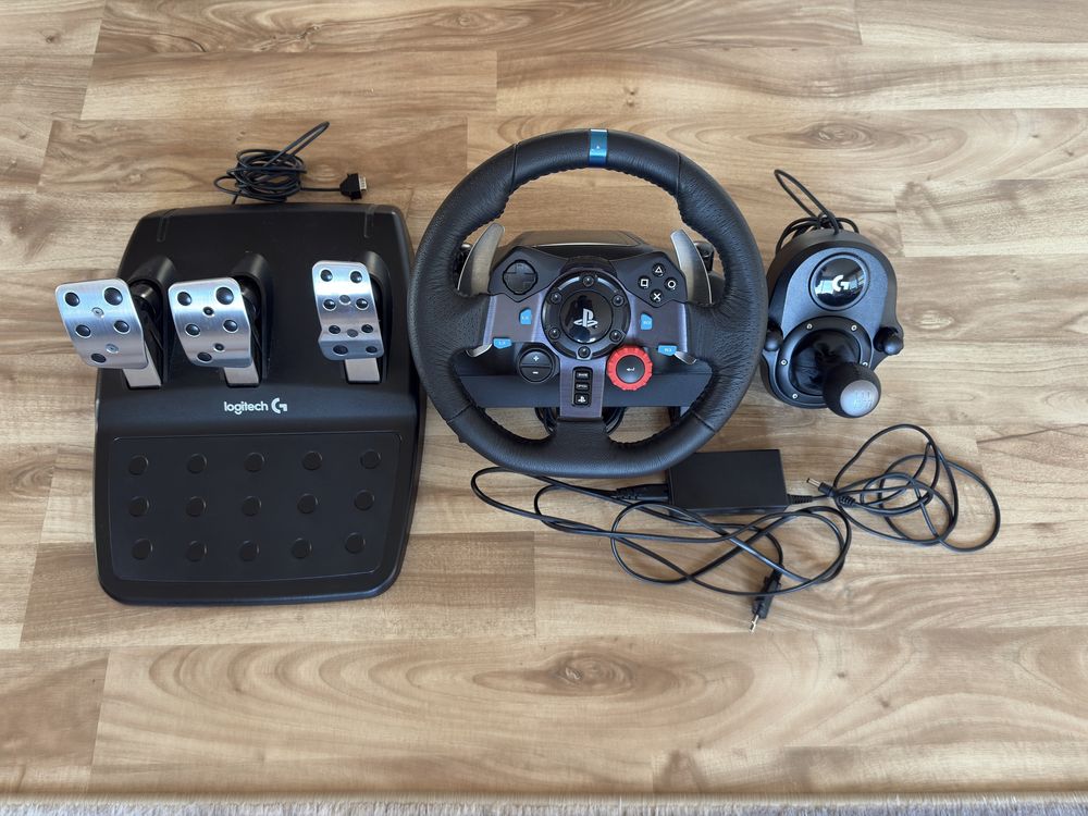 Волан с педали Logitech G29 + скоростен лост Logitech